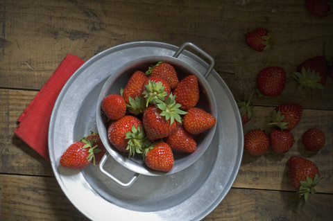 Frische Erdbeeren in einer Schale, lizenzfreies Stockfoto