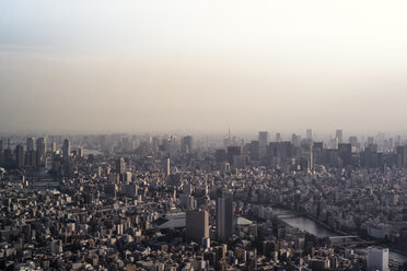 Japan, Tokio, Blick auf Asakusa und den Sumida-Fluss - FLF000450