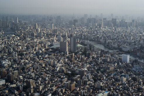 Japan, Tokio, Blick auf Asakusa und den Sumida-Fluss - FLF000452