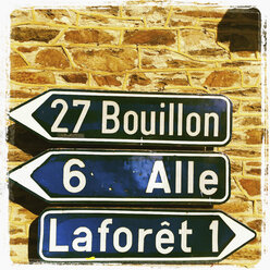 Belgien, Provinz Luxemburg, Die Ardennen, Straßenschilder - GWF002945