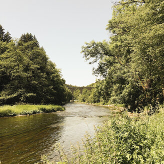 Belgien, Provinz Luxemburg, Die Ardennen, Fluss Semois (beliebt für Kajakfahrten), Region Herbeument - GWF002969