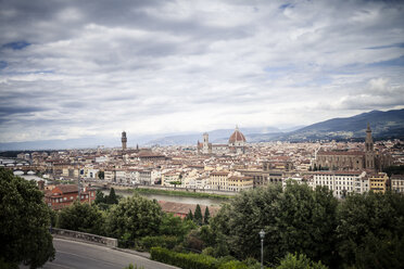 Italy, Tuscany, Florence, city view from Piazzale Michelangelo - SBDF001042