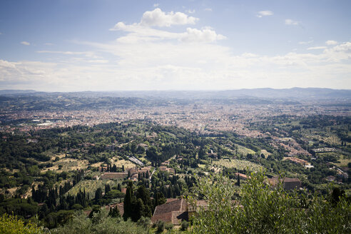 Italien, Toskana, Florenz, Blick über die Stadt von Fiesole aus - SBDF001057