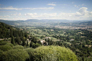 Italien, Toskana, Florenz, Blick über die Stadt von Fiesole aus - SBDF001060