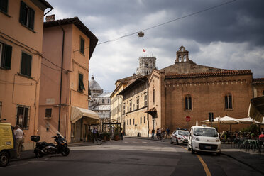 Italien, Toskana, Pisa, Straße - SBDF001107