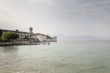 Italien, Lombardei, Sirmione, Lago di Garda - SBDF001137