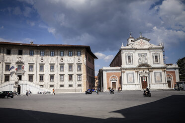 Italien, Toskana, Pisa, Santo Stefano dei Cavalieri und Palazzo della Carovana auf dem Ritterplatz - SBDF001089