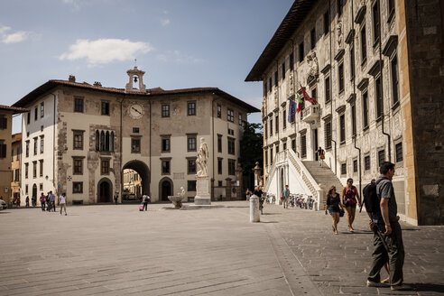 Italien, Toskana, Pisa, Palazzo dell'Orologio und Palazzo della Carovana auf dem Platz der Ritter - SBDF001090