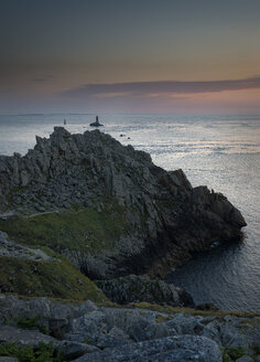 Frankreich, Bretagne, Cap Sizun, Pointe du Raz, Sonnenuntergang - MKFF000027