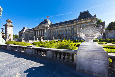 Belgien, Brüssel, Blick auf den Königlichen Palast - AMF002593