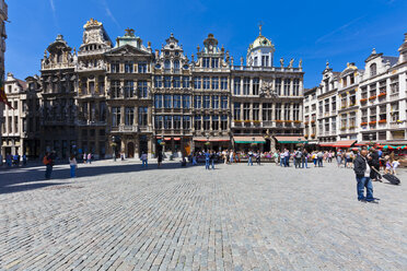 Belgien, Brüssel, Blick auf die Zunfthäuser am Grand Place - AMF002598