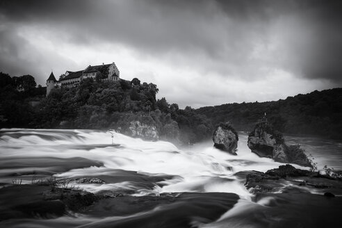 Schweiz, Kanton Schaffhausen, Schaffhausen, Rheinfall mit Schloss Laufen - EL001205