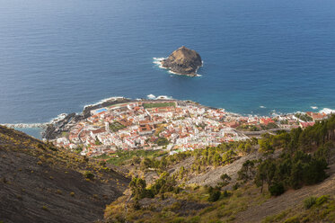 Spanien, Kanarische Inseln, Teneriffa, Blick auf Garachico an der Nordküste - RJF000231
