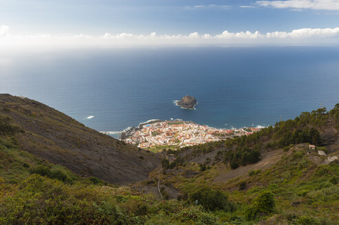 Spanien, Kanarische Inseln, Teneriffa, Blick auf Garachico an der Nordküste - RJF000232