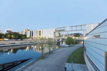 Germany, Berlin, view to skywalk of Paul-Loebe-Building and Marie-Elisabeth-Lueders-Building at twilight - MEMF000351