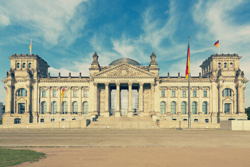 Germany, Berlin, view to Reichstag at sunlight - MEMF000360