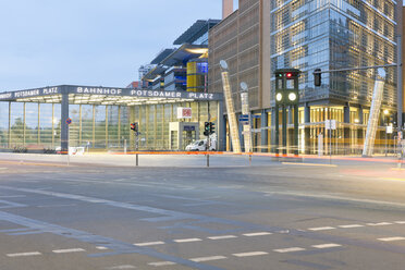 Germany, Berlin, empty street at Potsdam Square - MEM000367