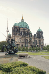 Germany, Berlin, view to Berlin Cathedral with pleasure garden in the foreground and television tower in the background - MEMF000343