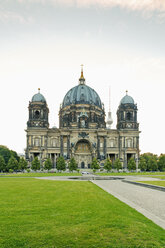 Germany, Berlin, view to Berlin Cathedral and pleasure garden - MEMF000342
