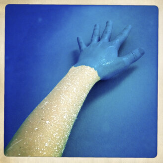 Arm with blue paint - DISF000941