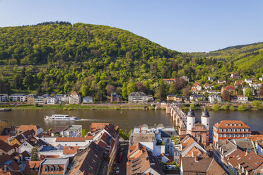 Deutschland, Baden-Württemberg, Heidelberg, Altstadt, Alte Brücke mit Brückentor, Ausflugsschiff auf dem Neckar - WDF002522