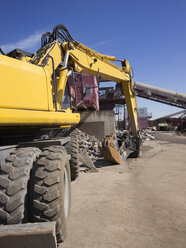 Germany, Baden-Wurttemberg, incinerator TREA Breisgau, excavator - LAF000975