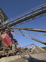 Germany, Baden-Wurttemberg, incinerator TREA Breisgau, conveyor - LAF000998