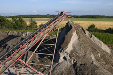 Germany, Baden-Wurttemberg, incinerator TREA Breisgau, heap of bulding materials made from slag - LAF000989