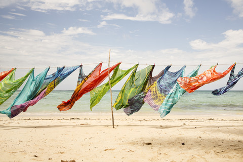 Karibik, Antillen, Kleine Antillen, Trinidad und Tobago, Tobago, Pigeon Point, Batikschals, lizenzfreies Stockfoto