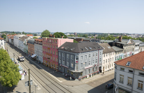 Deutschland, Schwerin, Bahnhofsvorplatz - MY000504