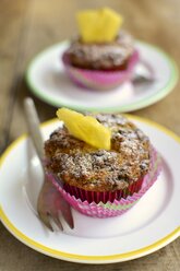 Bananen-Streusel-Muffins mit frischer Ananas und Kokosnuss - HAWF000413