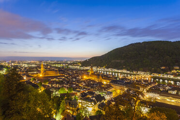 Deutschland, Baden-Württemberg, Heidelberg, Blick auf die Altstadt, Stadtansicht am Abend - WDF002561