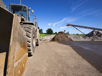 Germany, Baden-Wurttemberg, incinerator TREA Breisgau, Wheel loader, close up - LAF000943