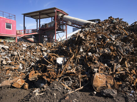 Germany, Baden-Wurttemberg, incinerator TREA Breisgau, Unshredded scrap - LAF000964