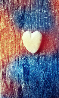 Little heart on old wood with colour light leak effect - JAWF000029