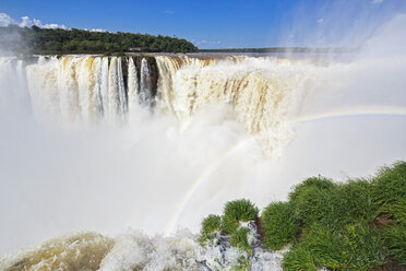 Südamerika, Argentinien, Parana, Iguazu-Nationalpark, Iguazu-Fälle, Teufelskehle und Regenbogen - FO006620