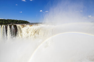 Südamerika, Argentinien, Parana, Iguazu-Nationalpark, Iguazu-Fälle, Teufelskehle und Regenbogen - FOF006621