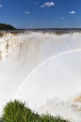 Südamerika, Argentinien, Parana, Iguazu-Nationalpark, Iguazu-Fälle, Teufelskehle und Regenbogen - FOF006622