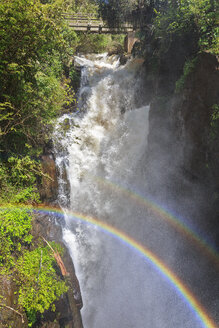 Südamerika, Argentinien, Parana, Iguazu-Nationalpark, Iguazu-Fälle, Regenbögen und Brücke - FOF006633