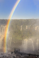 Südamerika, Brasilien, Parana, Iguazu-Nationalpark, Iguazu-Fälle und Regenbogen - FOF006660