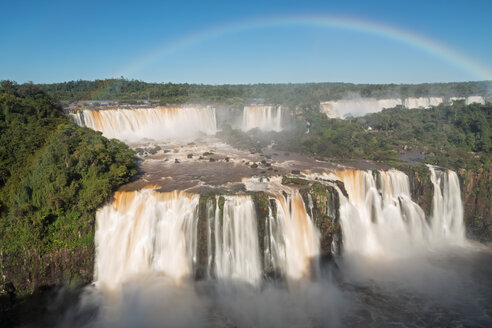 Südamerika, Brasilien, Parana, Iguazu-Nationalpark, Iguazu-Fälle und Regenbogen - FOF006703