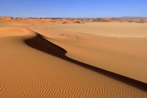 Afrika, Algerien, Sahara, Tassili N'Ajjer National Park, Blick auf die Sanddünen von Tehak - ES001294