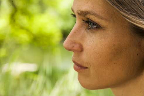 Profile of woman's face - TCF004146