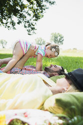 Young couple and little daughter relaxing in nature - UUF001542