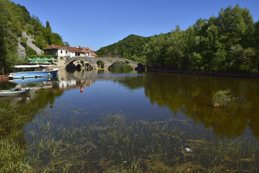 Montenegro, Crna Gora, bridge at Rijeka Crnojevica, Skadar Lake National Park - ES001306