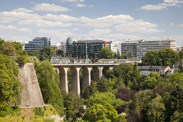 Luxemburg, Luxemburg-Stadt, Stadtansicht und Viaduktbrücke - WIF000928