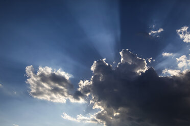 Deutschland, Wolken und Sonnenstrahlen - JTF000566