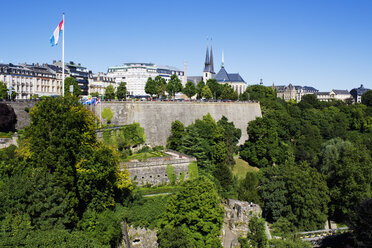 Luxemburg, Place de la Constitution, Klostergarten und Bock - CSF022248