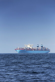 Spanien, Andalusien, Tarifa, Containerschiff - KBF000094