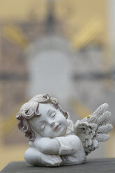 Germany, Bavaria, Ruhpolding, Grave yard, Angel figurine - CRF002613